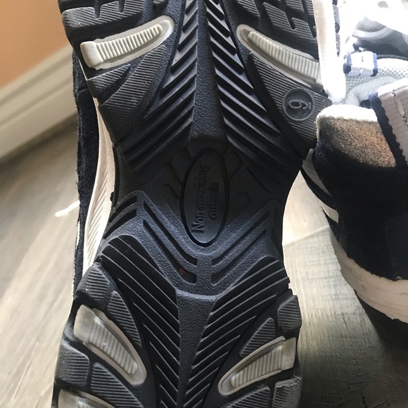 Women’s Soho Tennis Shoes | Size 9 - Picture 8 of 12